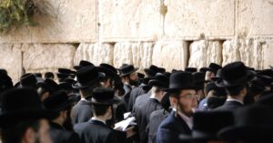 Imagem destacada do site louvare.com, referente ao post: A crença em Deus na tradição Judaica: Judeu acredita em Deus?